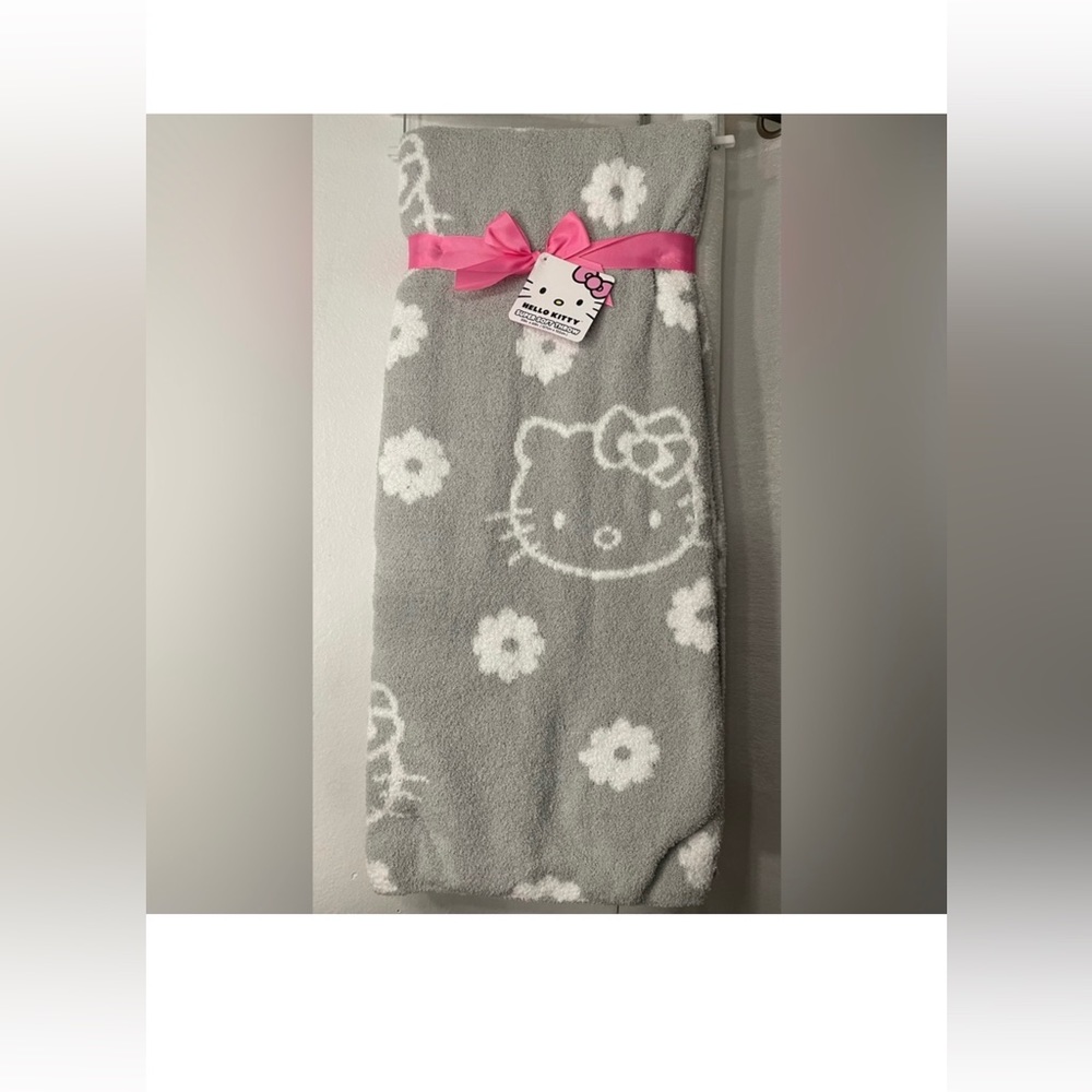 Hello Kitty Super Soft Throw Gray- NWT